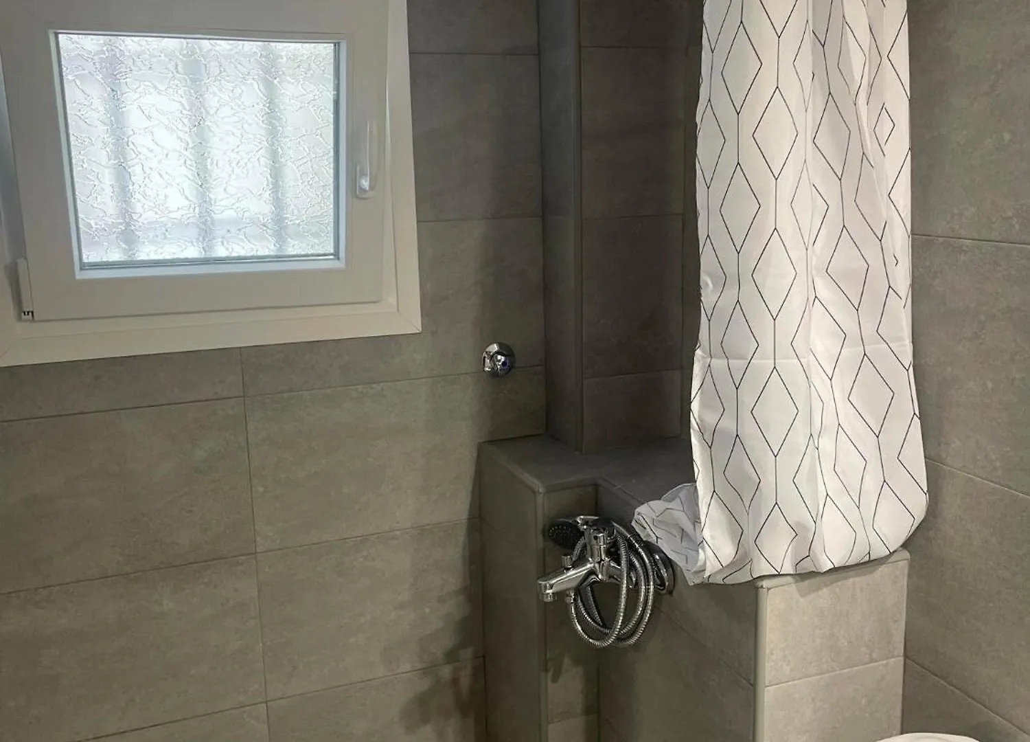 Trainstation Apartment In Thessaloniki Greece